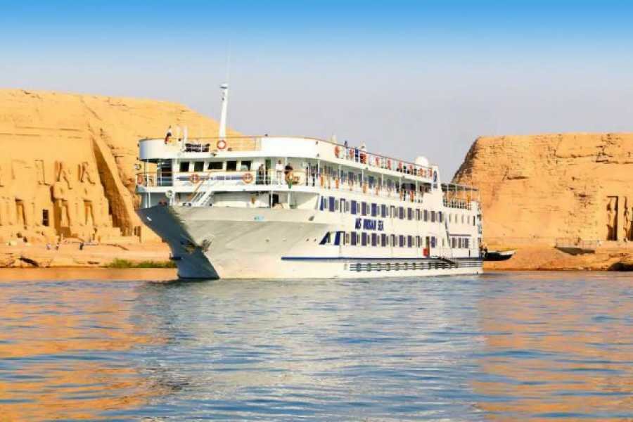 Lake Nasser cruise sailing through Nubia