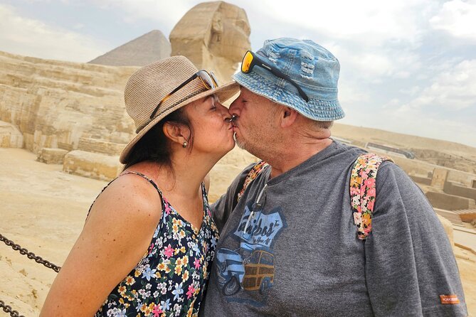 Romantic Egypt honeymoon couple