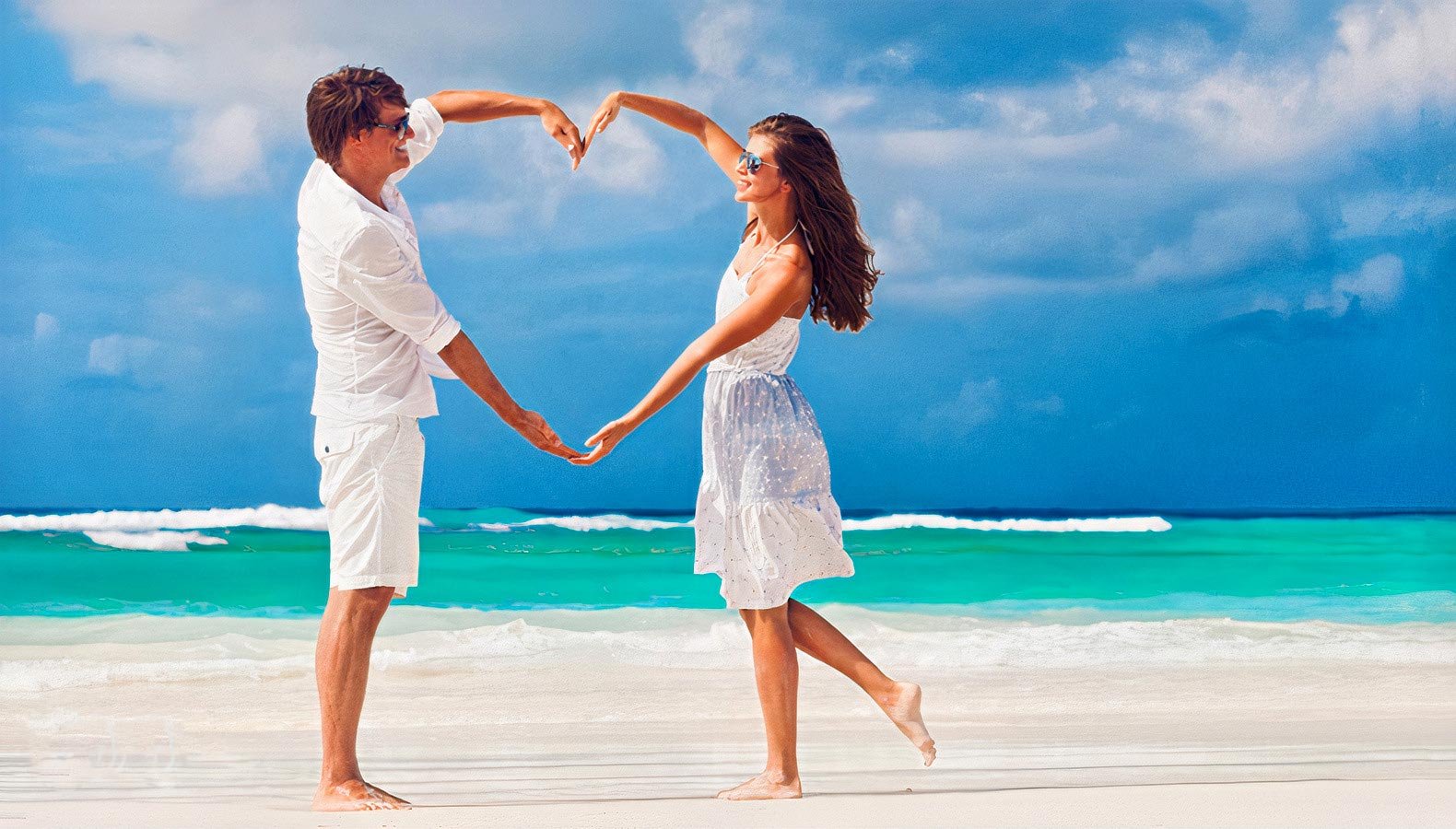 Couple enjoying an El Gouna honeymoon